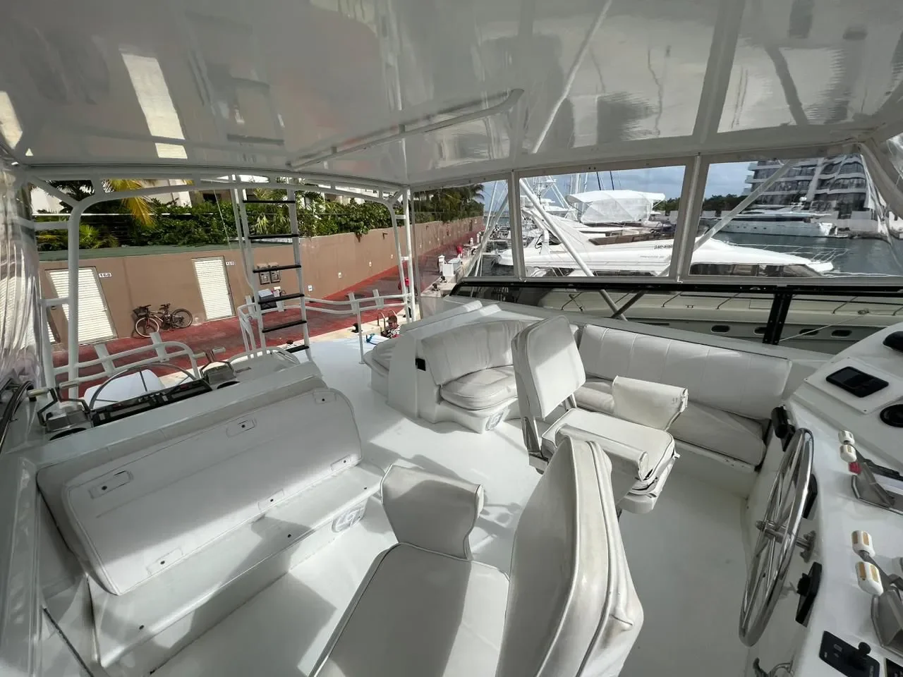 Hatteras 60, photo 10